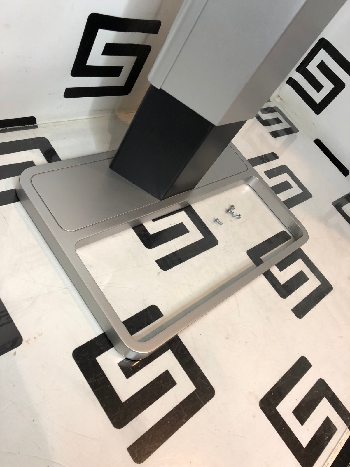 Used Barco MDCC-6130 Display K9302060A Pedestal Stand Monitor Coronis Fusion 6MP 30"