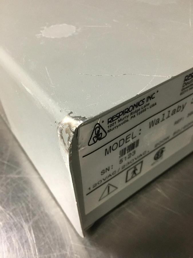 Used HEALTHDYNE WALLABY 3  LIGHT PHOTOTHERAPY SYSTEM 3600 W/EG-2000N III