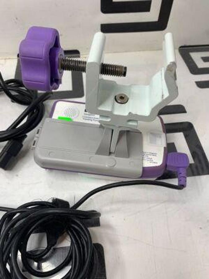 Used COVIDIEN KANGAROO 2018  Connect Enteral Feeding Pump 384492 W/ Power Supply Charger AC Adaptor & Pole Clamp