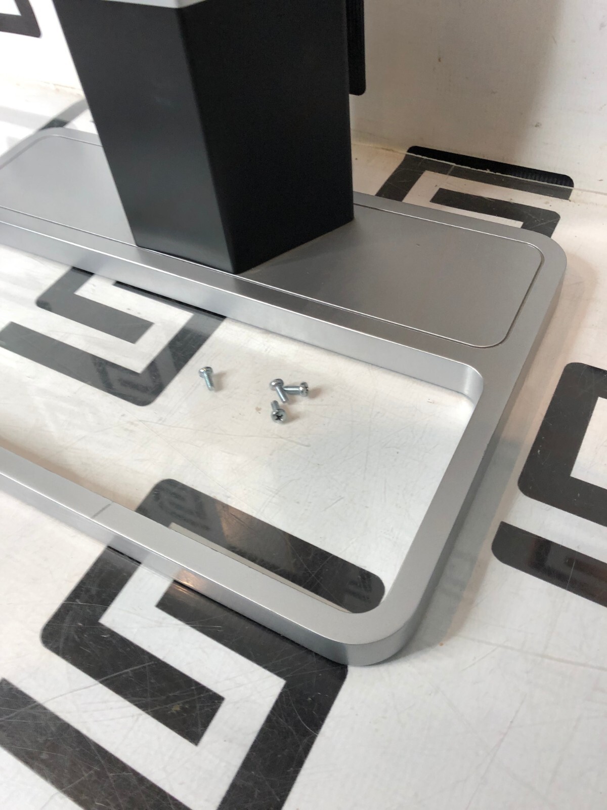 Used Barco MDCC-6130 Display K9302060A Pedestal Stand Monitor Coronis Fusion 6MP 30"