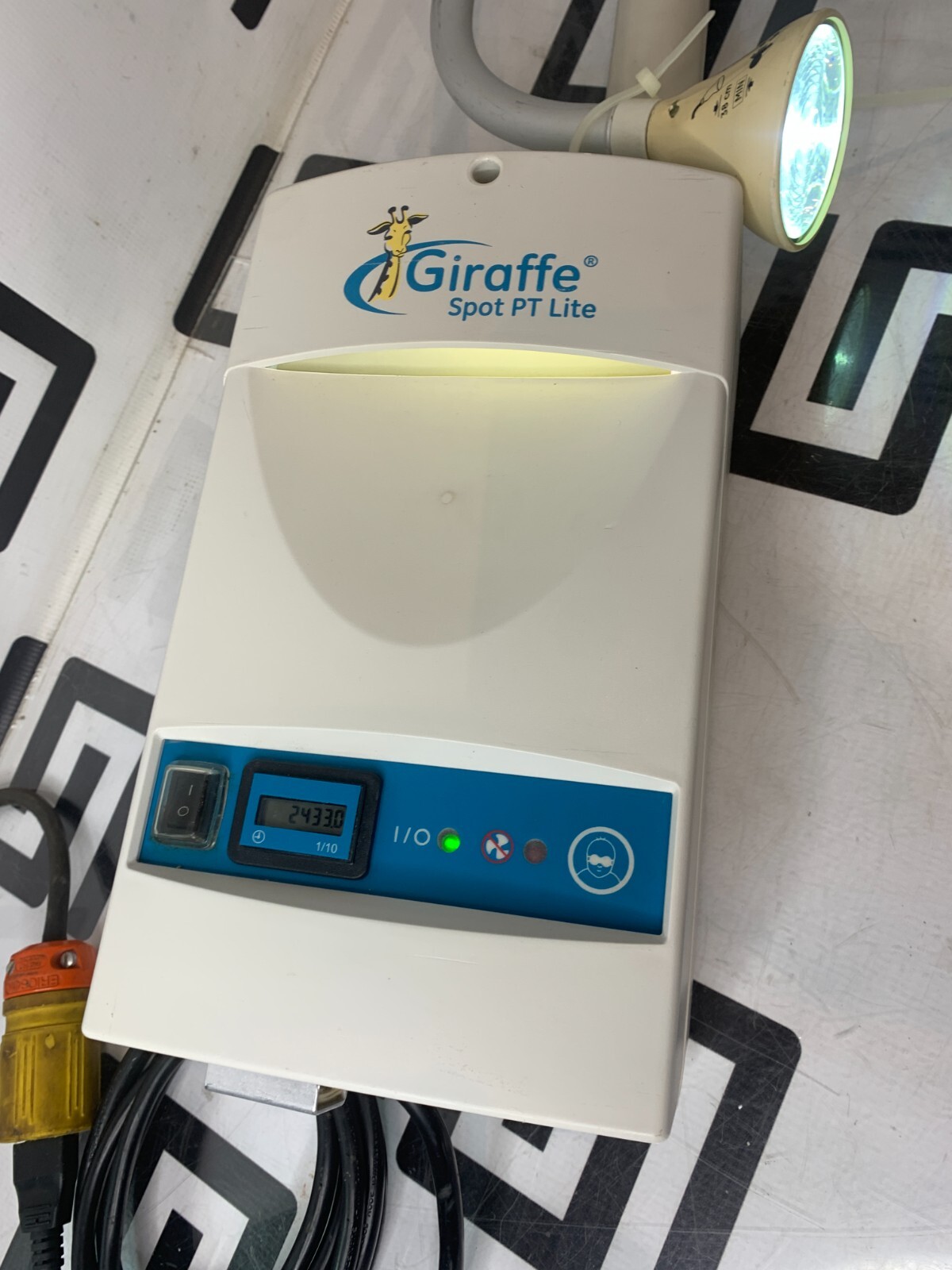 Used Ohmeda Giraffe Spot PT Lite Phototherapy Bili Light System 6600-0845-800 W/ BULB