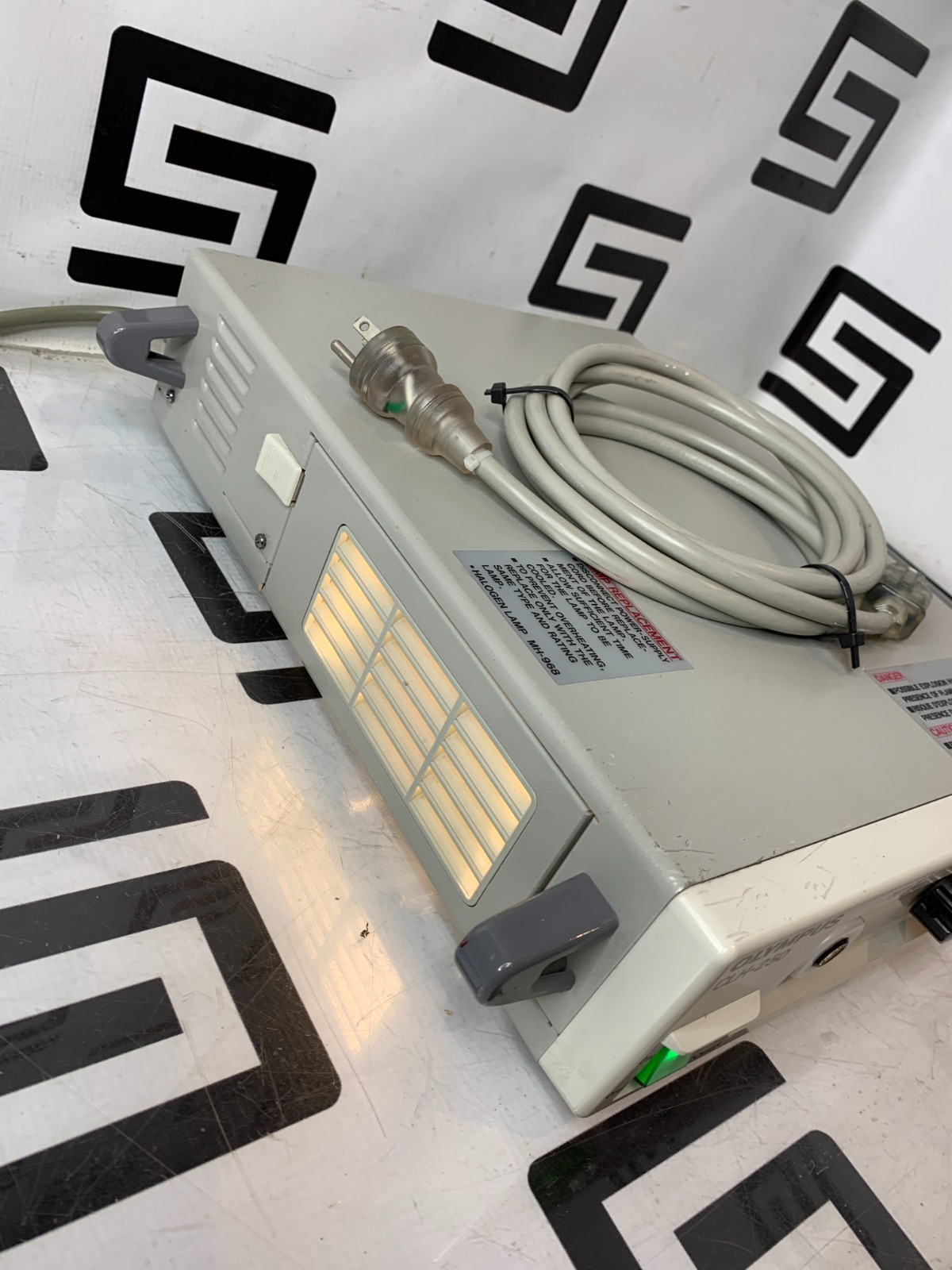 Used Olympus CLH-250 Light Source Halogen Endoscopic Surgical Headlight  250 Watts