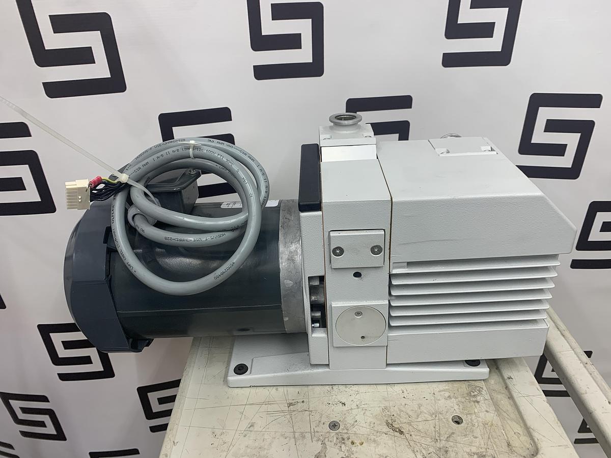 Used TRIVAC D16B Leybold Rotary Vane Vacuum Pump & Manual