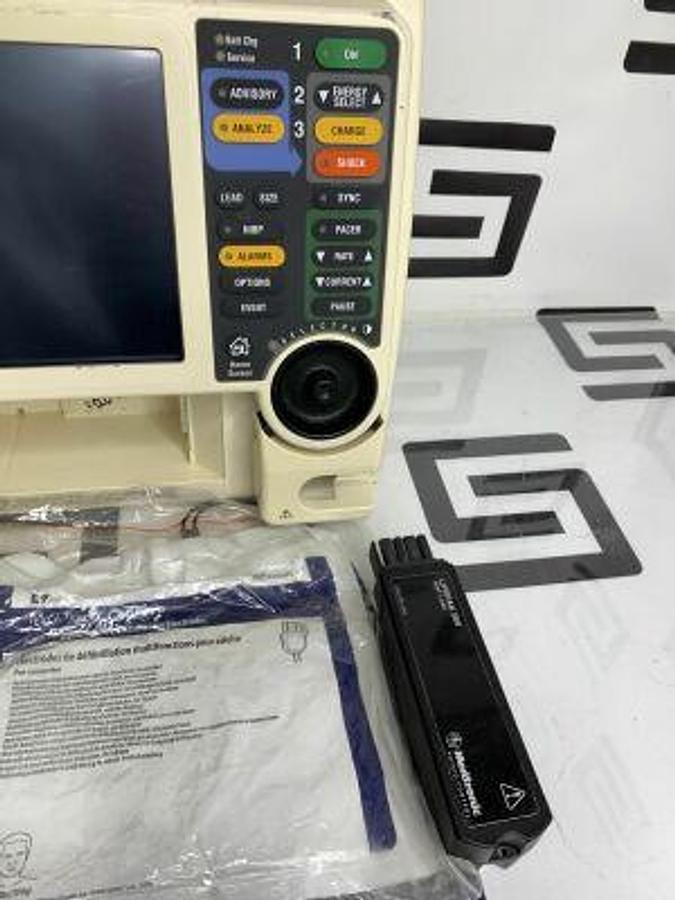 Used MEDTRONIC/PHYSIO-CONTROL Lifepak 12 Defibrillator VLP12-02-003486 Batteries, Electrodes, Test Load