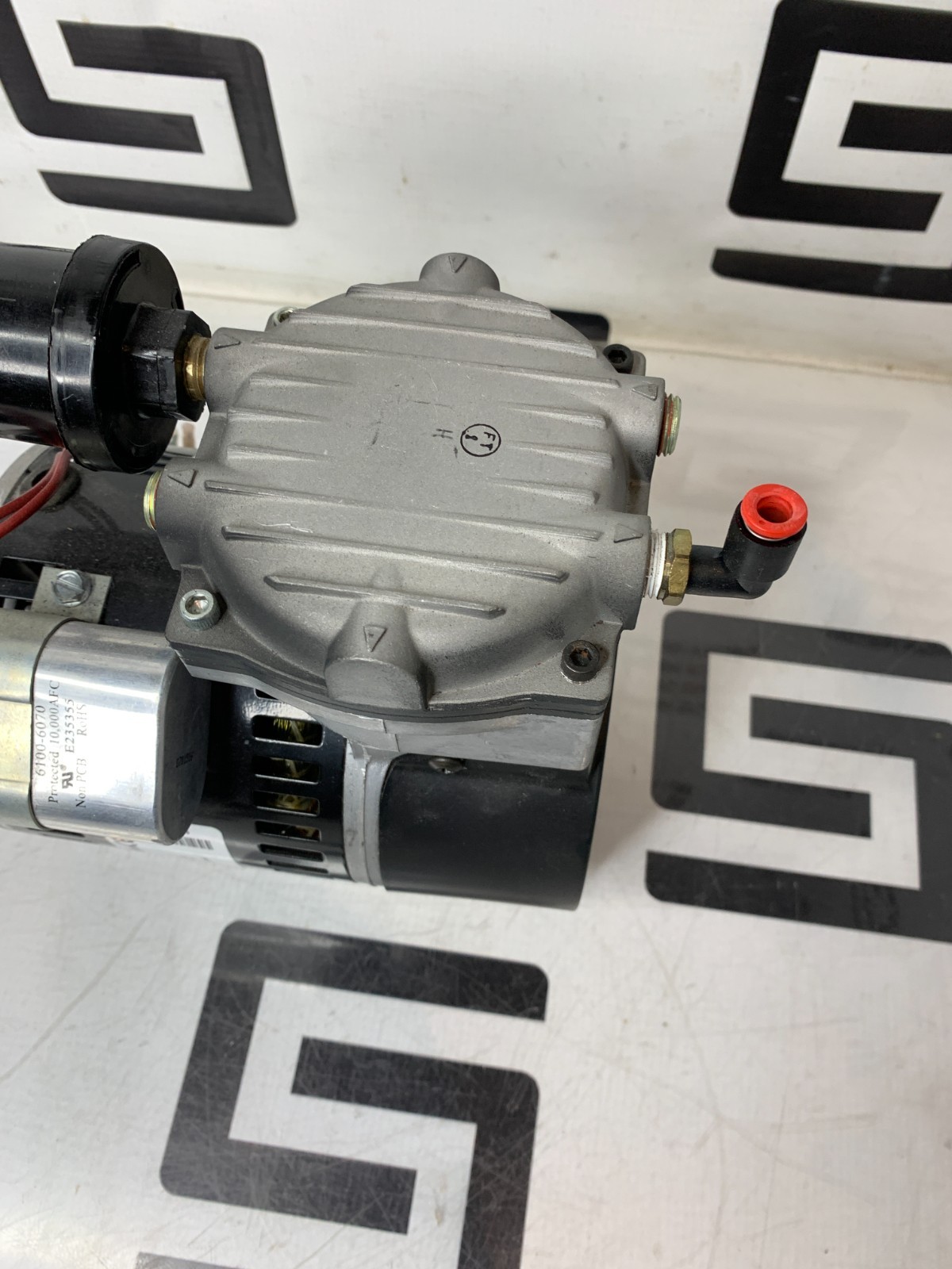 Used GAST 74R130-P101D-H203X Vacuum Piston Pump FASCO 185B1 7185-0229 1/4HP 100PSIG