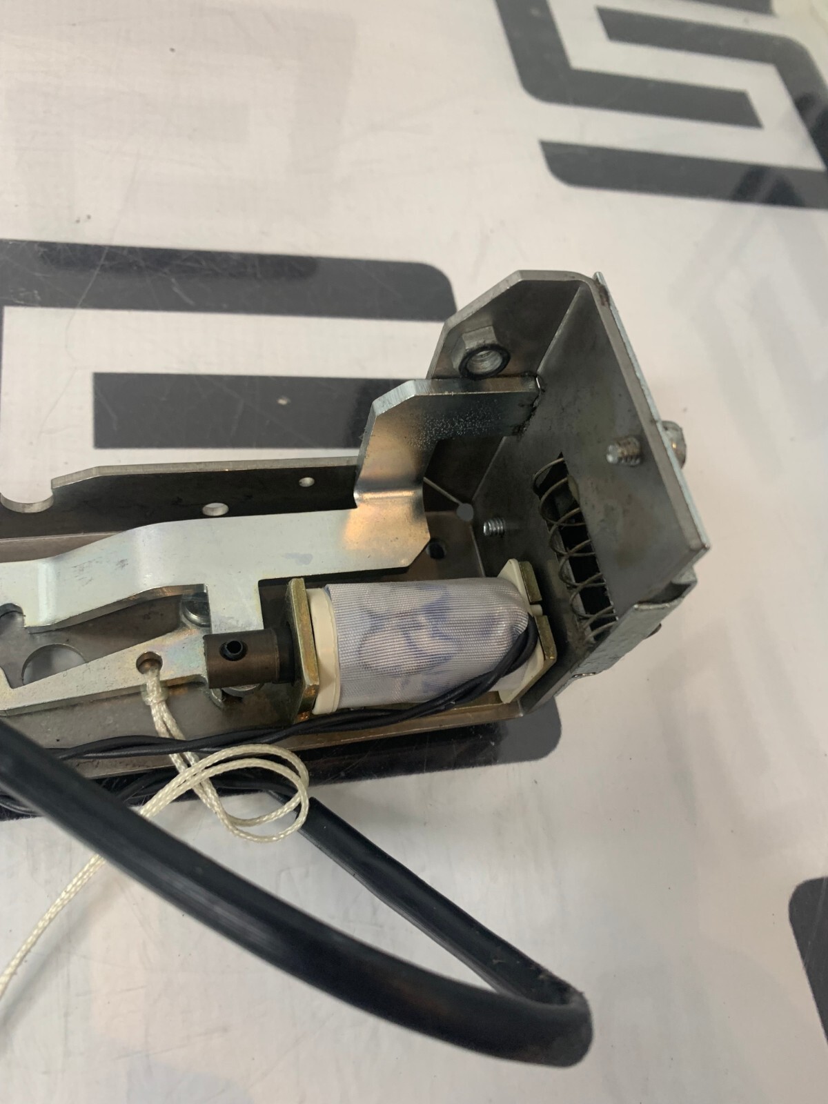 Used Eppendorf 5417R Lid Door Latch Locking Assembly Lock 5417 R  30 Day Warranty