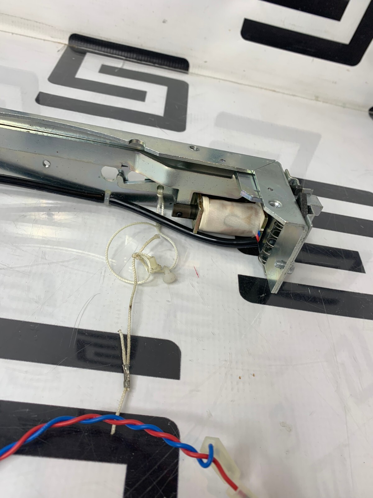 Used Eppendorf 5417C Lid Door Latch Locking Assembly Lock 5417 C  30 Day Warranty