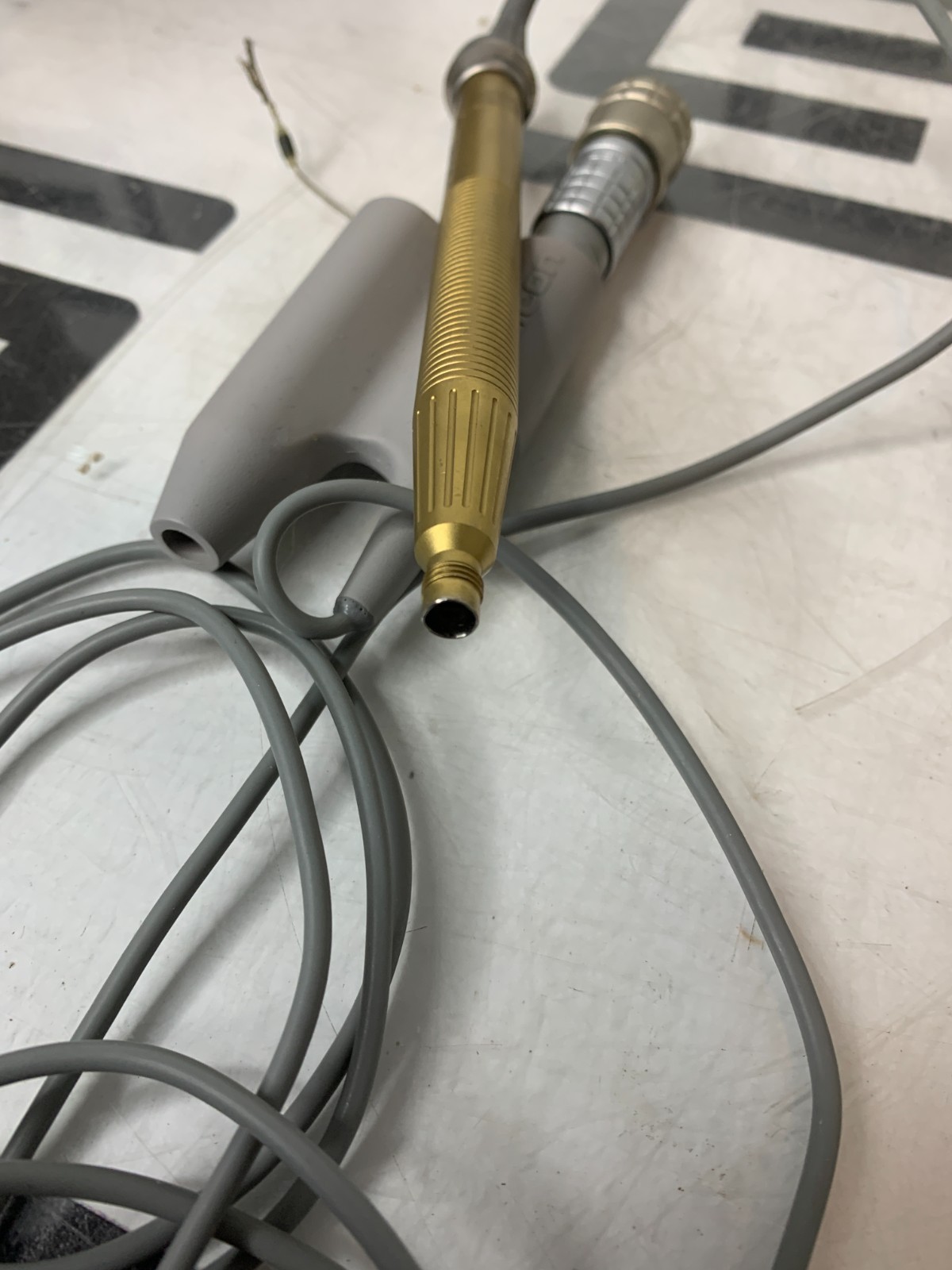 Used Alcon 8065-M002-01 Handpiece Phaco Phacoemulsifier Gold Reverse Threaded Tip