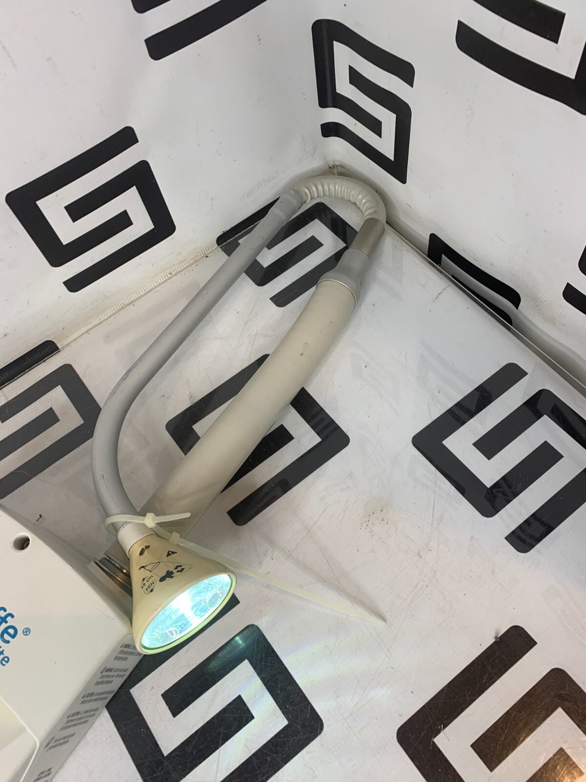 Used Ohmeda Giraffe Spot PT Lite Phototherapy Bili Light System 6600-0845-800 W/ BULB