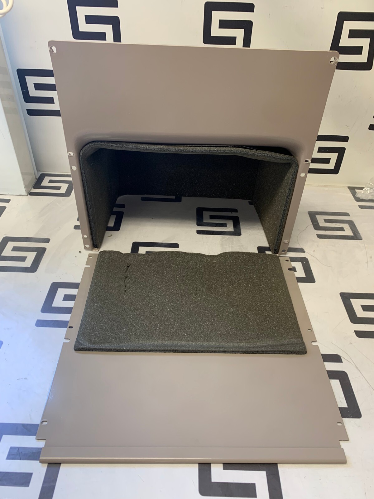 Used NICE Midmark 119 Ritter Evolution 75 Exam Table 029-0354-01 Motor Cover Assembly