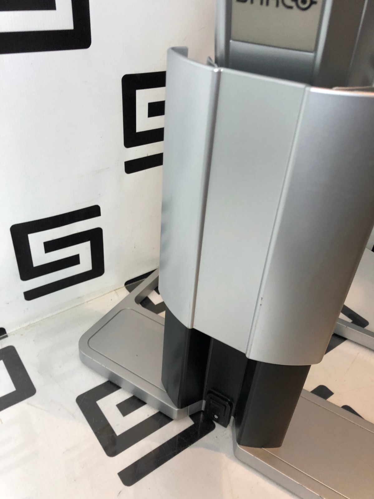 Used Barco MDCC-6130 Display K9302060A Pedestal Stand Monitor Coronis Fusion 6MP 30"