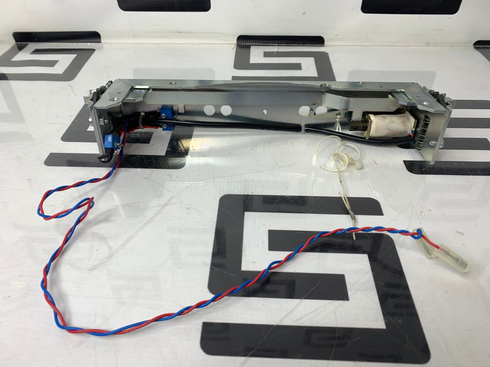 Used Eppendorf 5417C Lid Door Latch Locking Assembly Lock 5417 C  30 Day Warranty