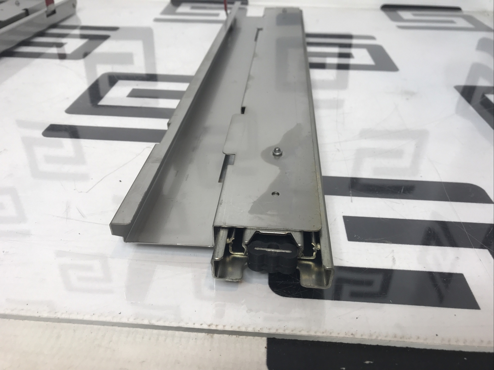 Used Metro LifeLine Emergency Crash Cart Model LEC51 Bottom Drawer 7 inch with tracks