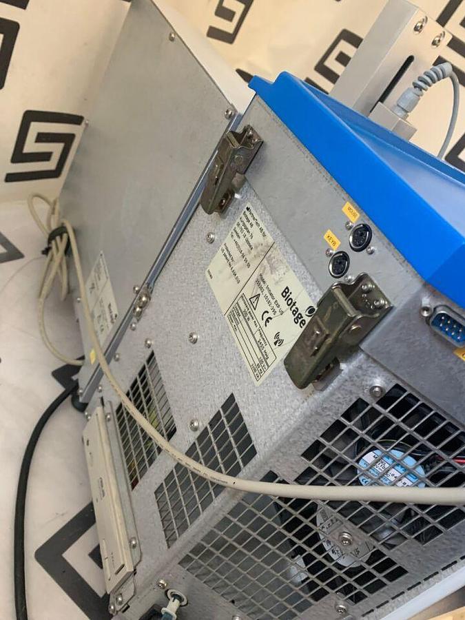 Used US Microwave Synthesizer w/ Robot Sixty 355381 355302