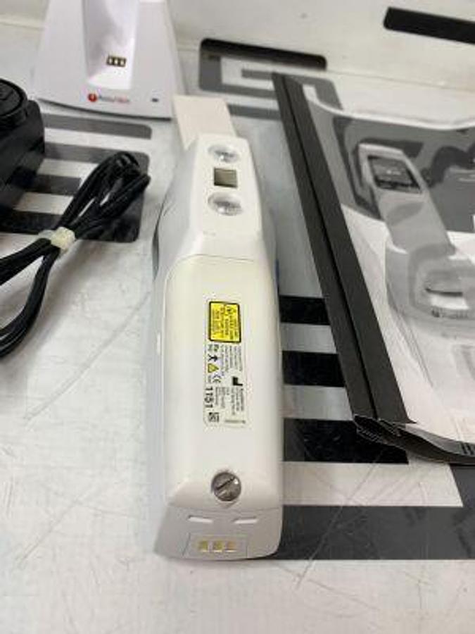 Used ACCUVEIN AV300 w/ Charger CC300, Power Supply,  New Battery & Manual AV400 AV500