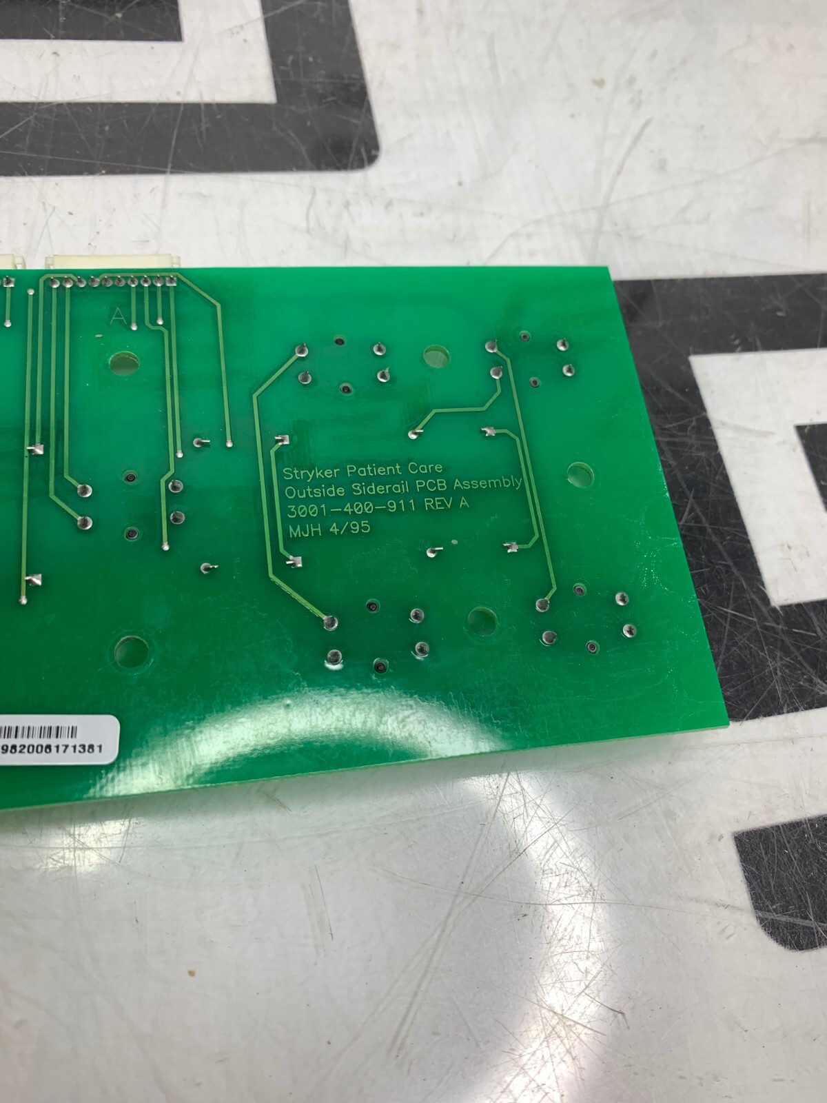 Used 3001-400-910 -911 Stryker Patient Care Outside Siderail Board Buttons Assembly