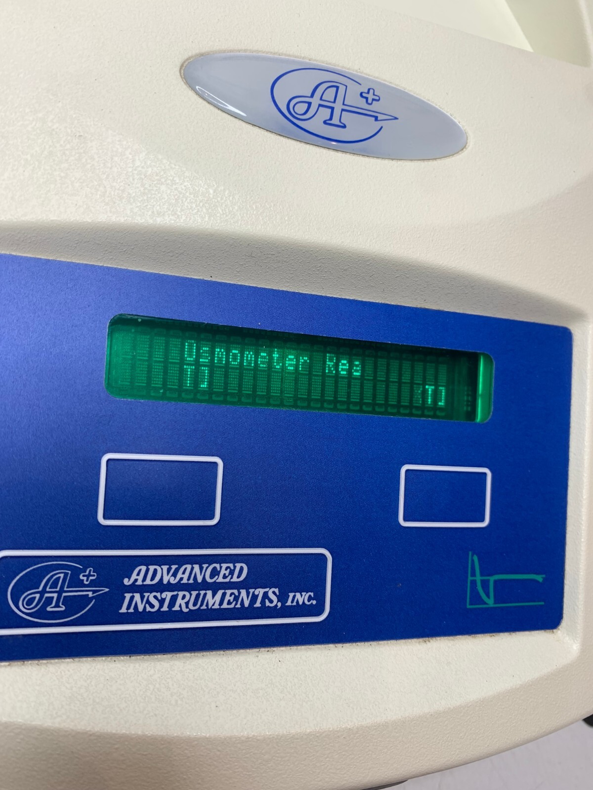 Used Advanced Instruments Model 3320 Osmometer Single Sample Micro-Osmometer A+