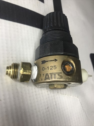 Used WATTS FLUIDAIR PNEUMATIC REGULATOR 0/125 300 PSIG MAXIMUM INLET R364-01C