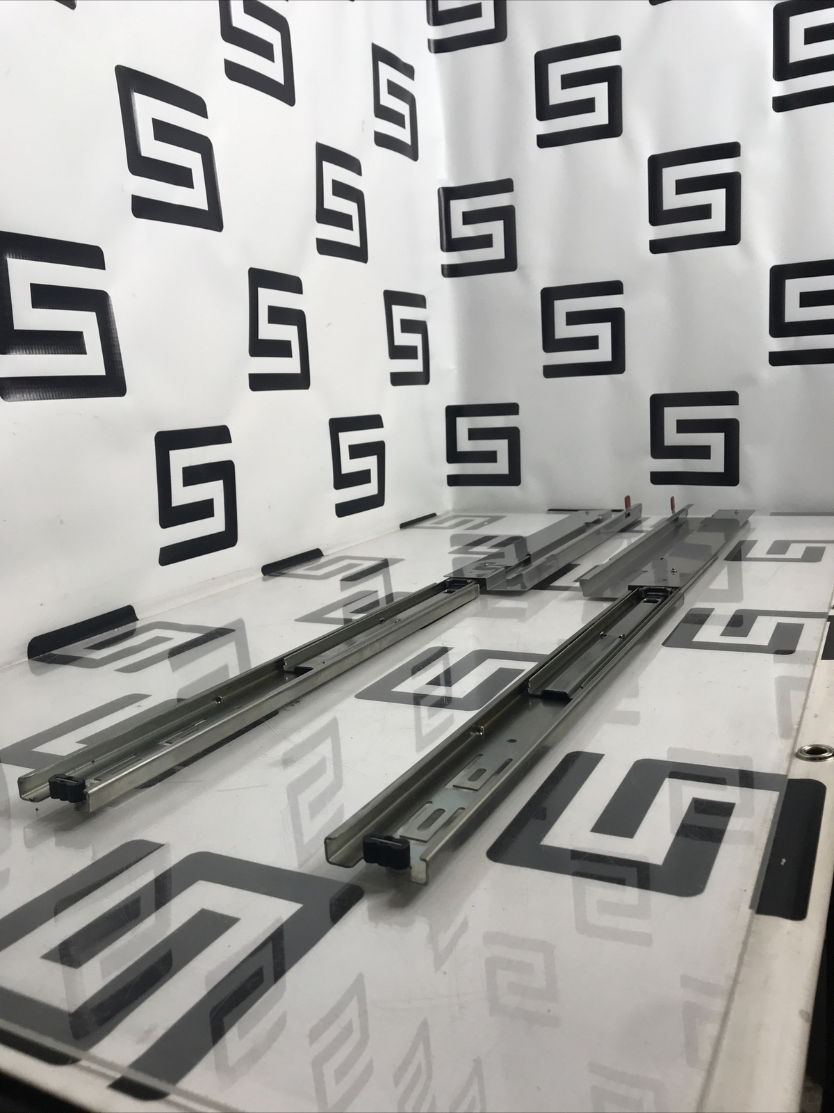 Used Metro LifeLine Emergency Crash Cart Model LEC51 Bottom Drawer 7 inch with tracks