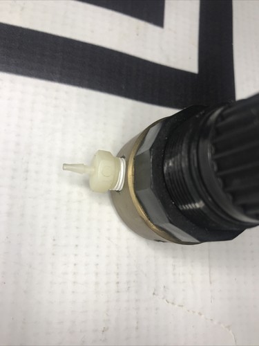 Used WATTS FLUIDAIR PNEUMATIC REGULATOR 0/125 300 PSIG MAXIMUM INLET R364-01C