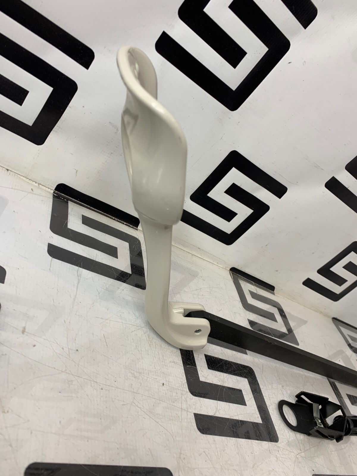 Used Midmark 625 Stirrup Assembly 029-2951-06 Ritter White Quantity 1