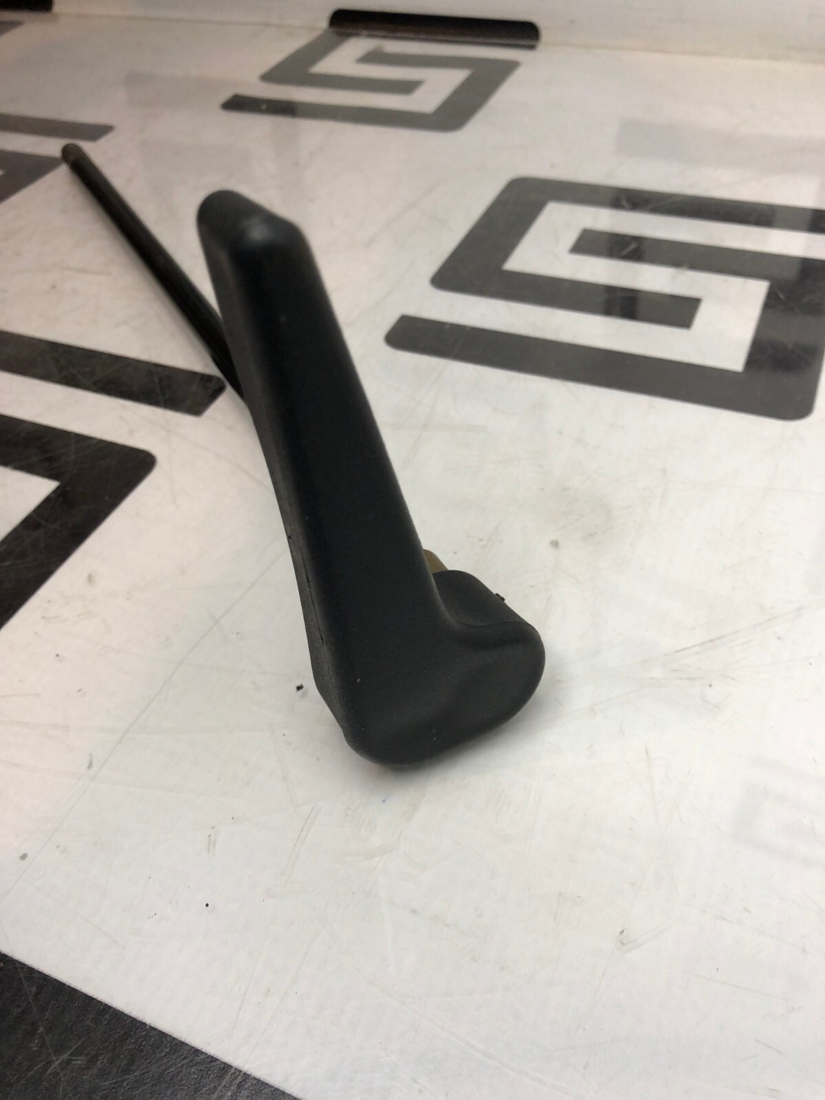 Used MIDMARK RITTER 404 Exam Table Left Hand Handle Assembly LH 053-0230-01 7 Shaft