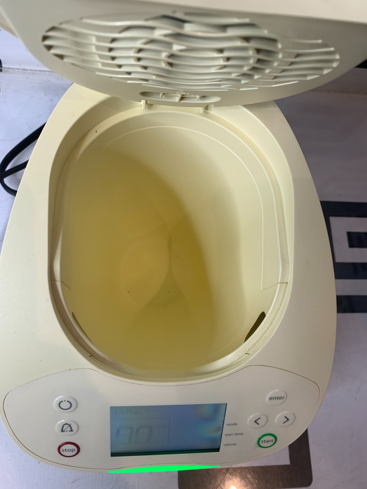 Used Medela Waterless Milk Warmer 87115 Digital Breast Formula Hospital Grade w/ Cord