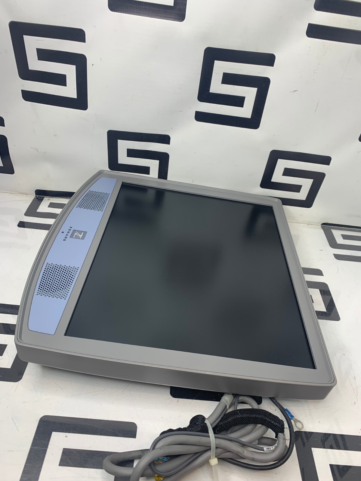 Used Zonare Z.One 19" FPM1028 Monitor Ultra Flatscreen LCD 30 Day Warranty