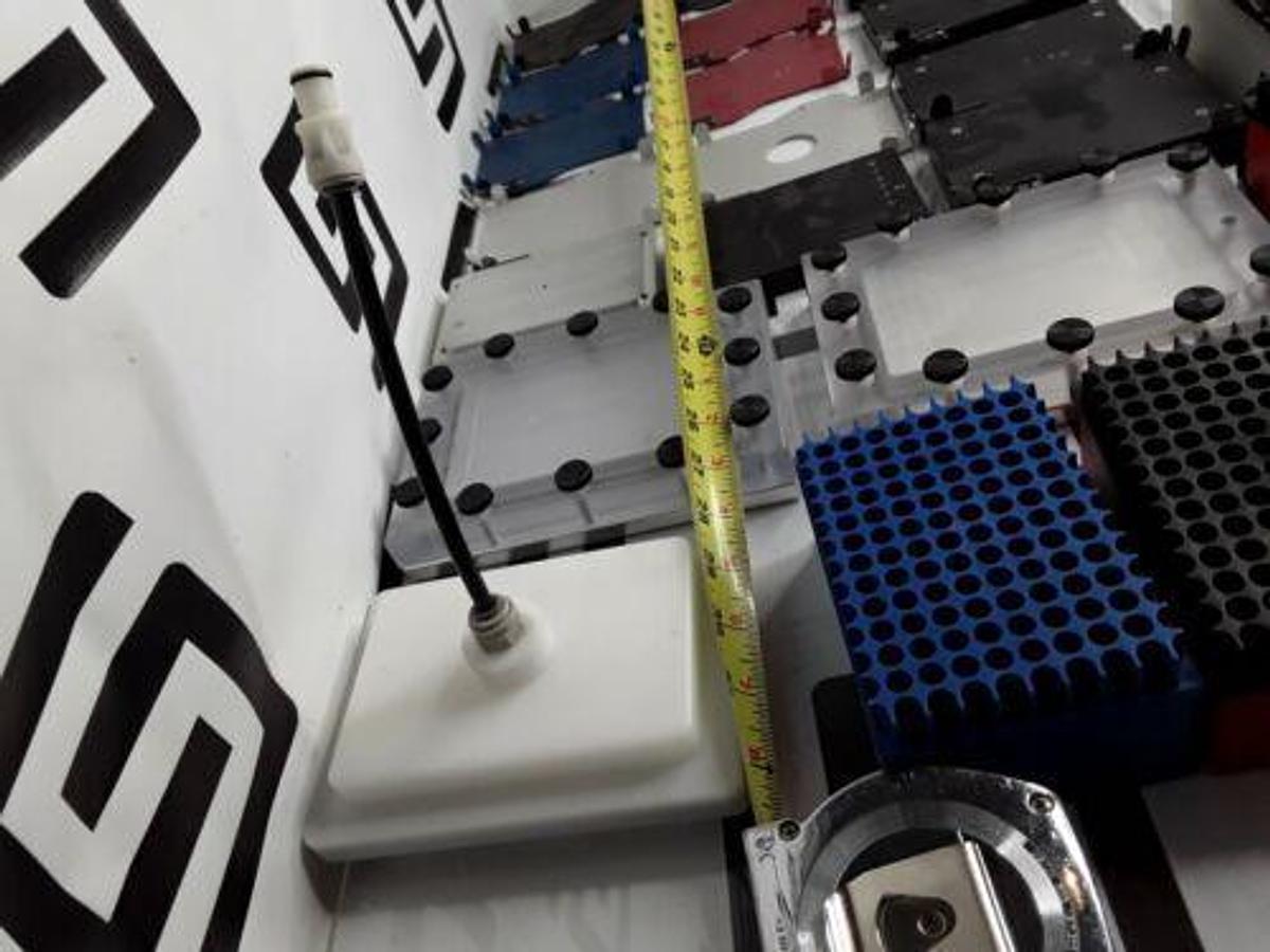 Used ZYMARK AFFYMETRIX Genechip Array Station