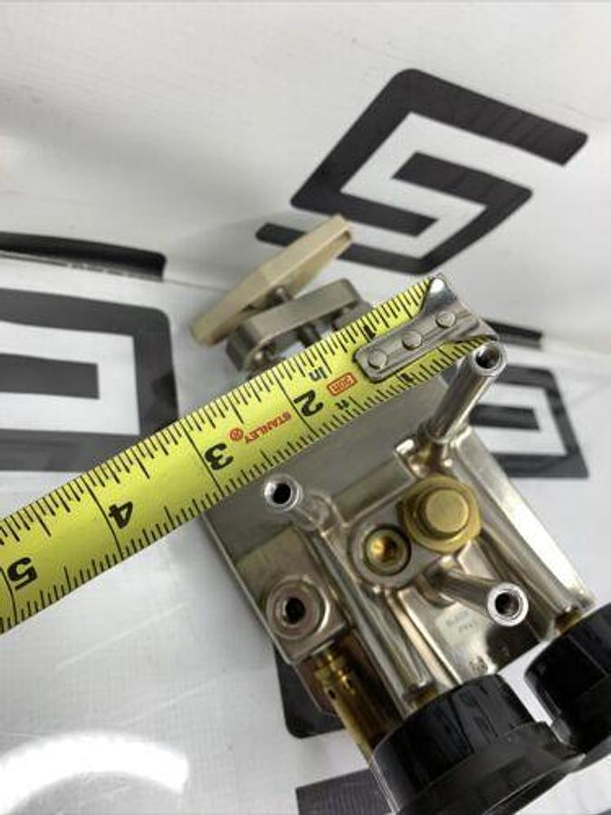 Used Anesthesia Regulator Gauge Air Block