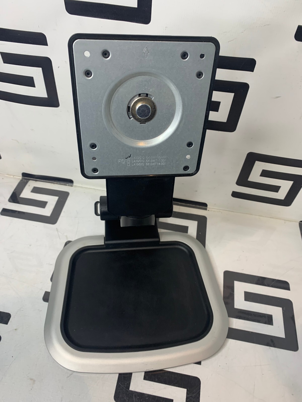 Used Universal Monitor Stand HP LA1951G 27”+ LCD Height Adjustable VESA mount 100x100