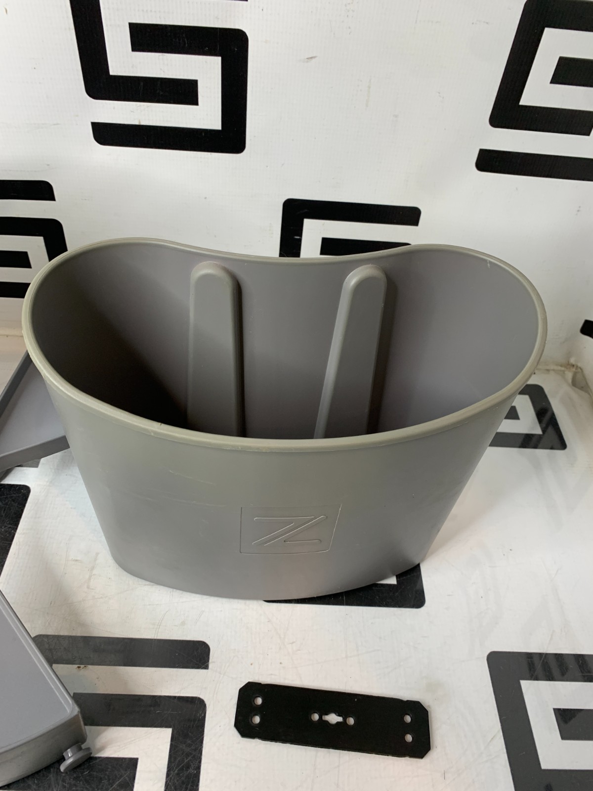 Used ZONARE Z.ONE SMART CART Diagnostic Ultrasound System 33575-00 Holder Baskets