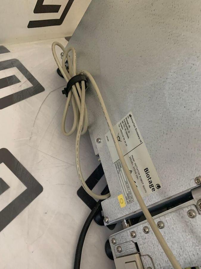 Used US Microwave Synthesizer w/ Robot Sixty 355381 355302