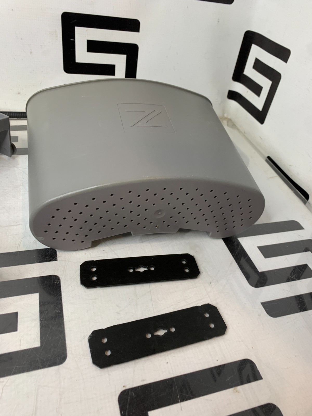 Used ZONARE Z.ONE SMART CART Diagnostic Ultrasound System 33575-00 Holder Baskets