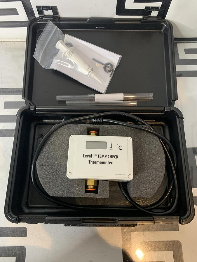 Used Smiths HLTA-40 Calibration Thermometer Level 1 TEMP Check W/ Case HOT LINE