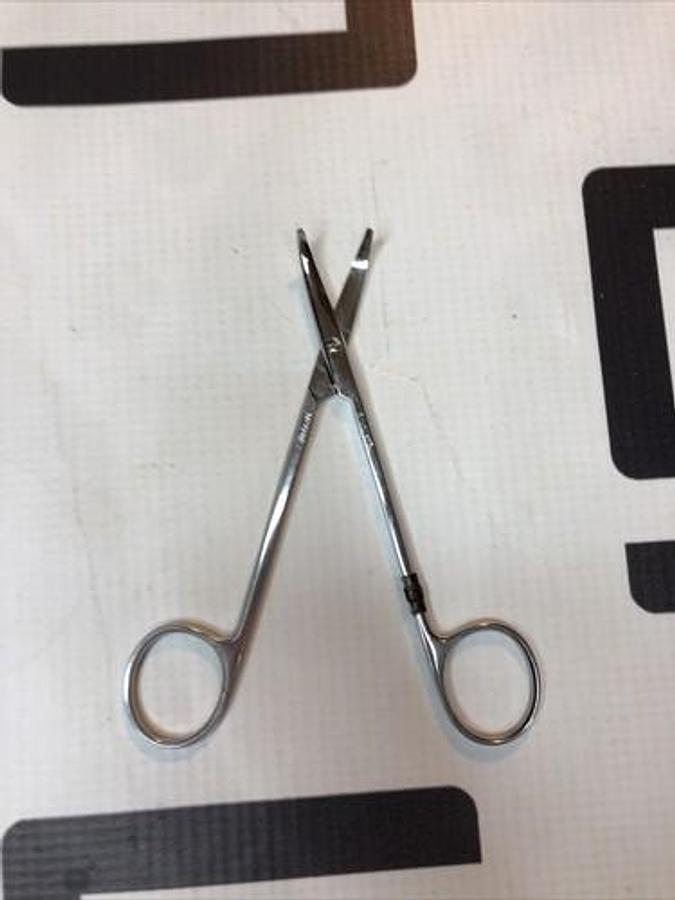 Used V. Mueller RH1680 Scissors 30 Day Warranty RH 1680