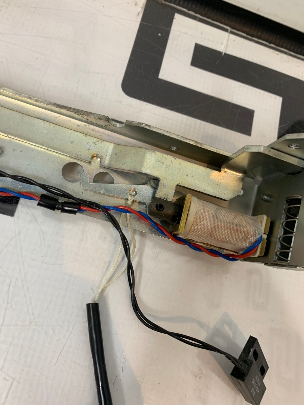 Used Eppendorf 5417R Lid Door Latch Locking Assembly Lock 5417 R  30 Day Warranty