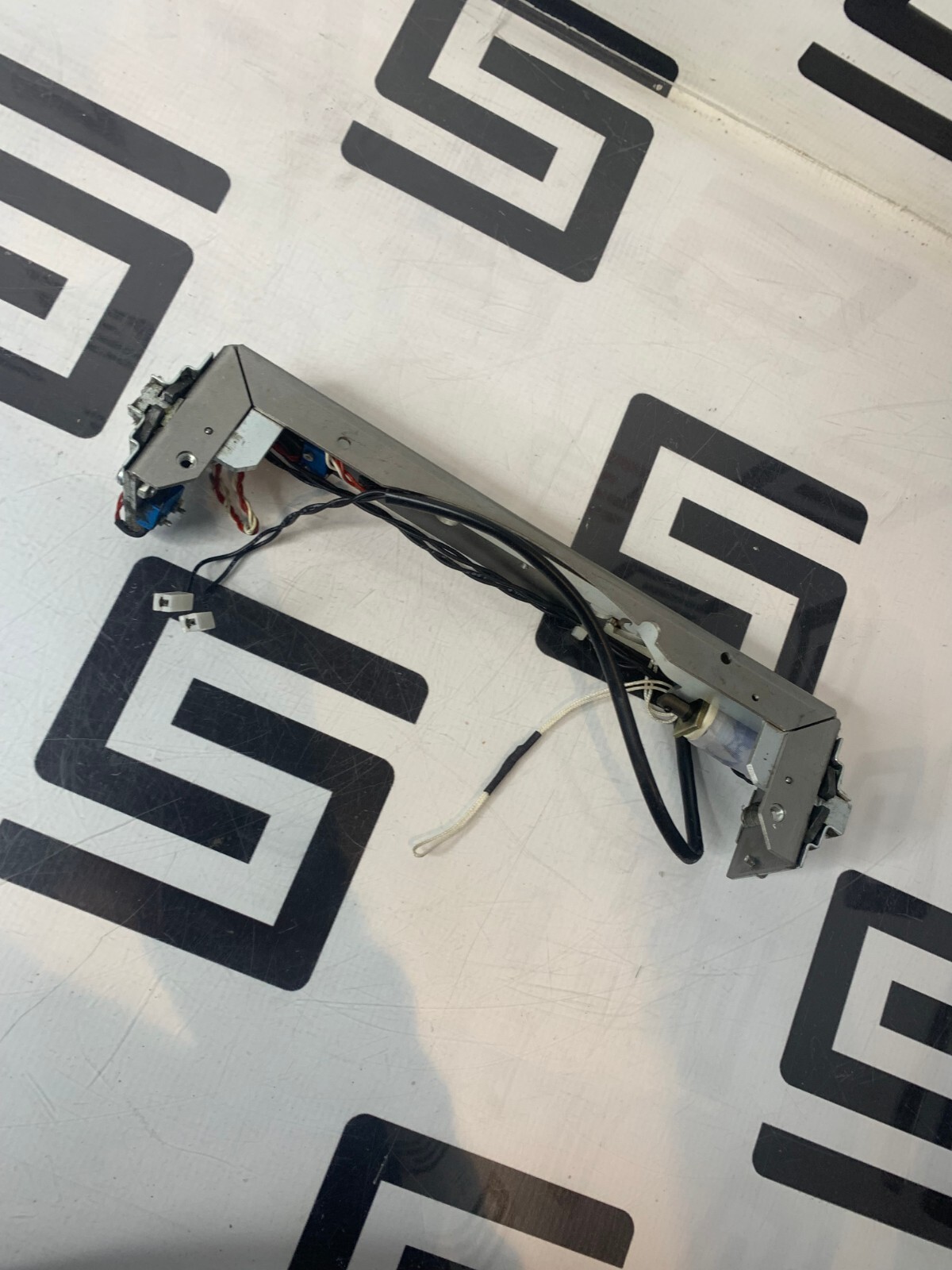 Used Eppendorf 5417R Lid Door Latch Locking Assembly Lock 5417 R  30 Day Warranty