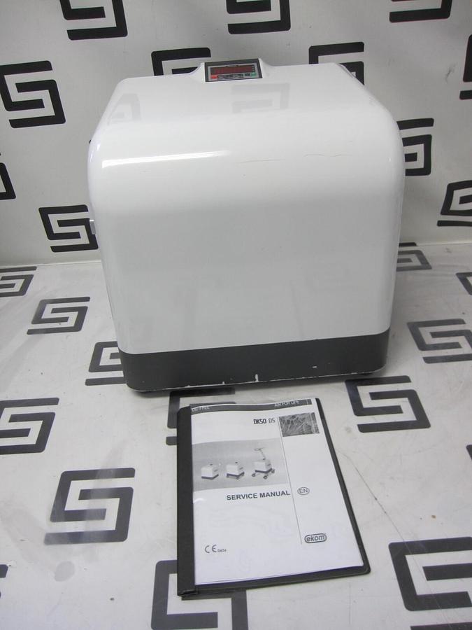 Used Ekom DK50 DS SMART Medical Artificial Ventilation Air 2 Liter 1479 hrs W/ STAND