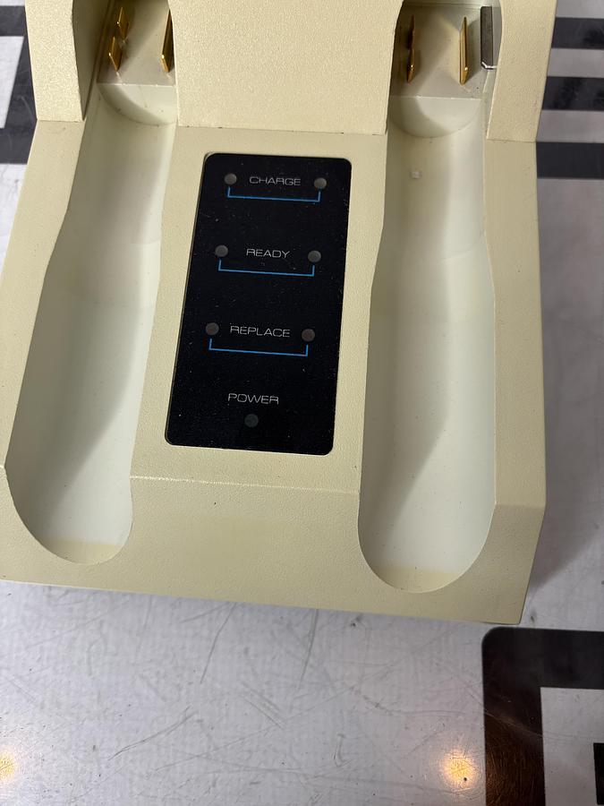 Used Stryker System 2000, 2110-120-100 Battery Charger TESTED WARRANTY