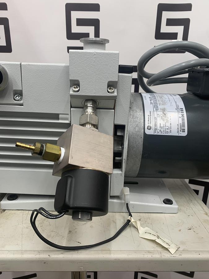 Used TRIVAC D16B Leybold Rotary Vane Vacuum Pump & Manual