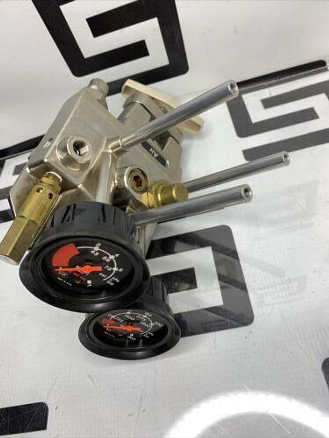 Used Anesthesia Regulator Gauge Air Block