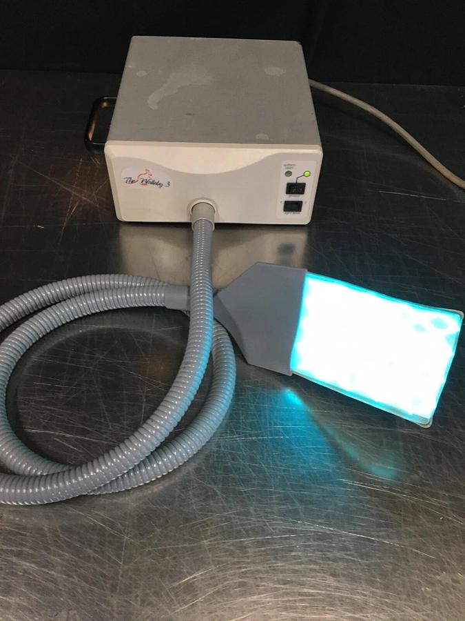 Used HEALTHDYNE WALLABY 3  LIGHT PHOTOTHERAPY SYSTEM 3600 W/EG-2000N III
