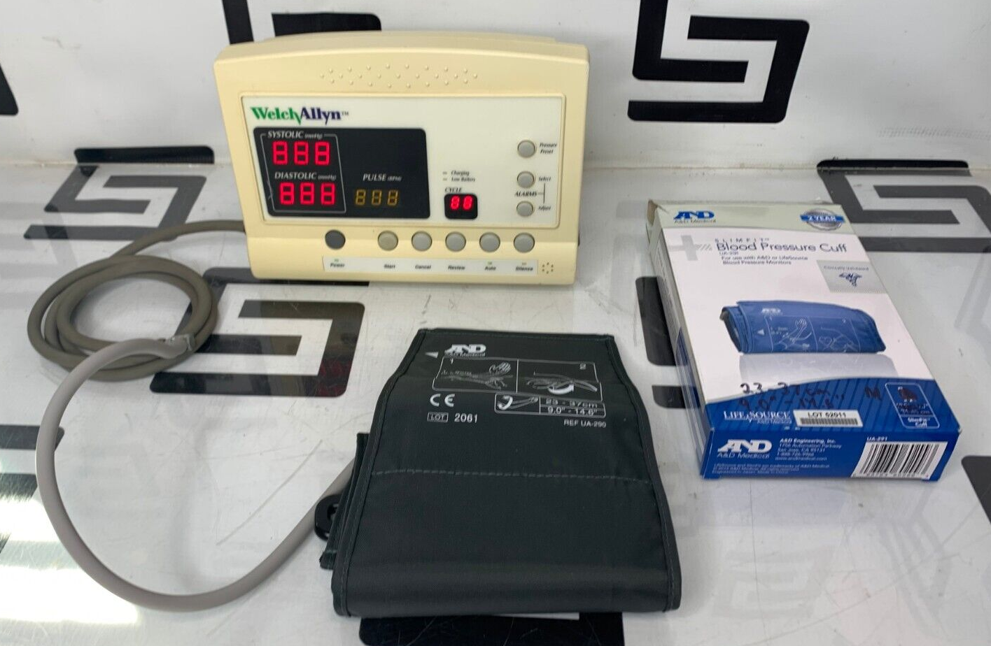 Used NEW BATTERY WELCH ALLYN 52000 SERIES VITAL SIGNS MONITOR NIBP BP TUBE SpO2 5200