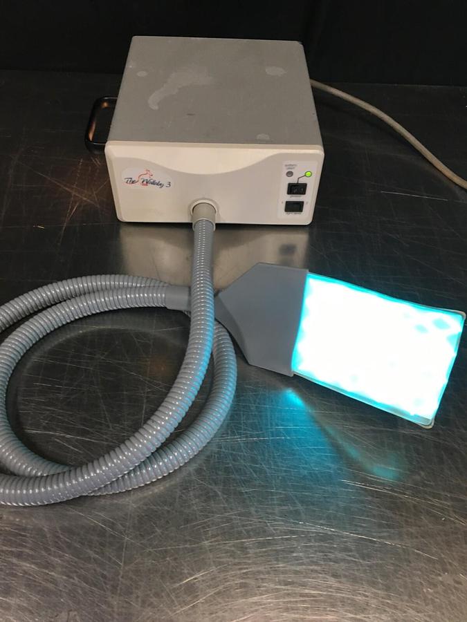 Used HEALTHDYNE WALLABY 3  LIGHT PHOTOTHERAPY SYSTEM 3600 W/EG-2000N III