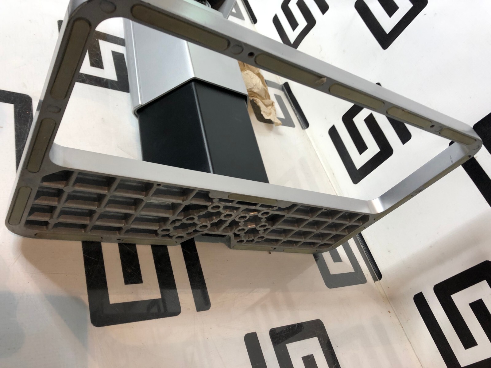 Used Barco MDCC-6130 Display K9302060A Pedestal Stand Monitor Coronis Fusion 6MP 30"