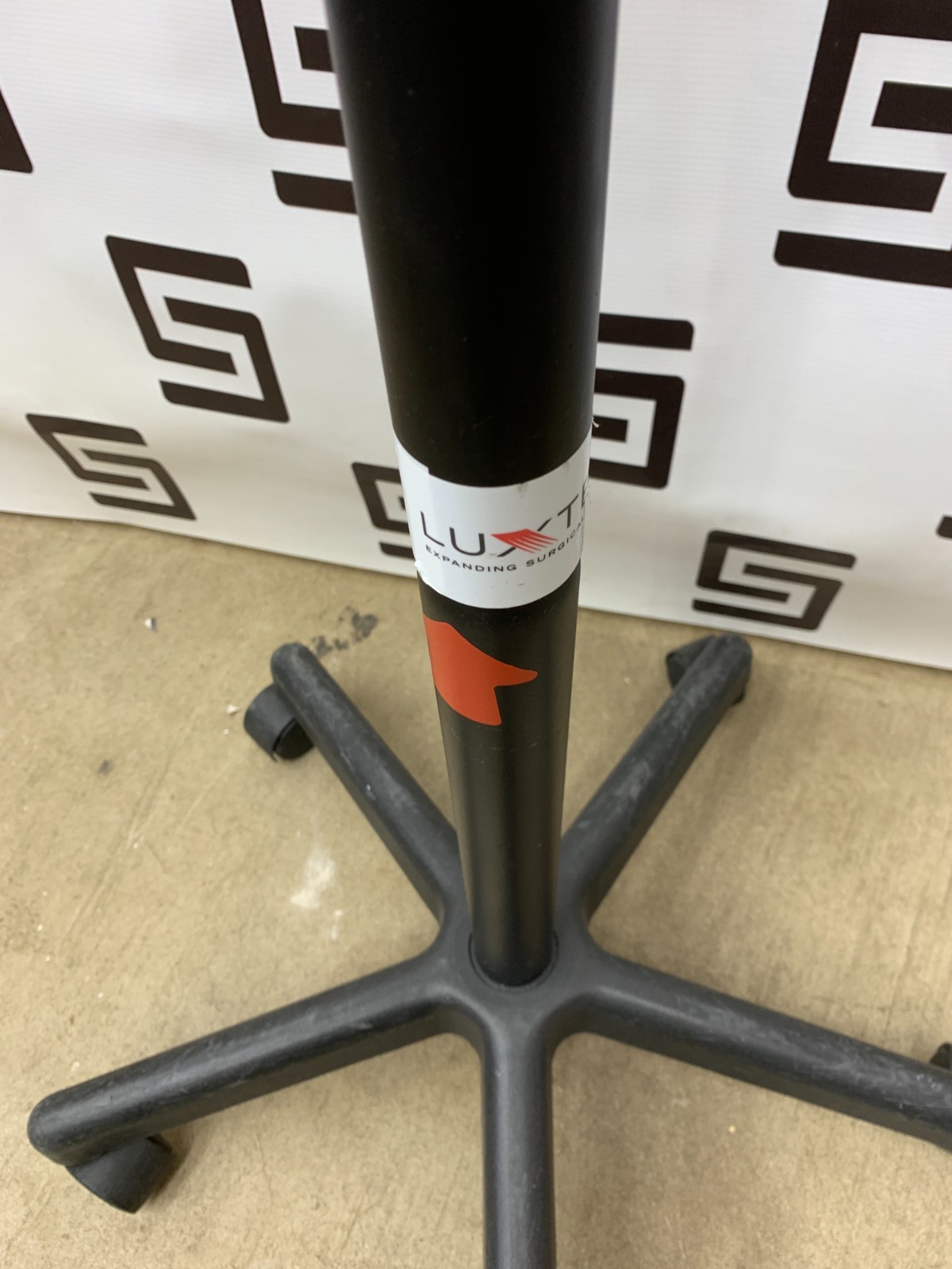 Used Luxtec 9300 XSP Mobile Stand Rolling Floor 001400 Luxtec Light Source 9300XSP