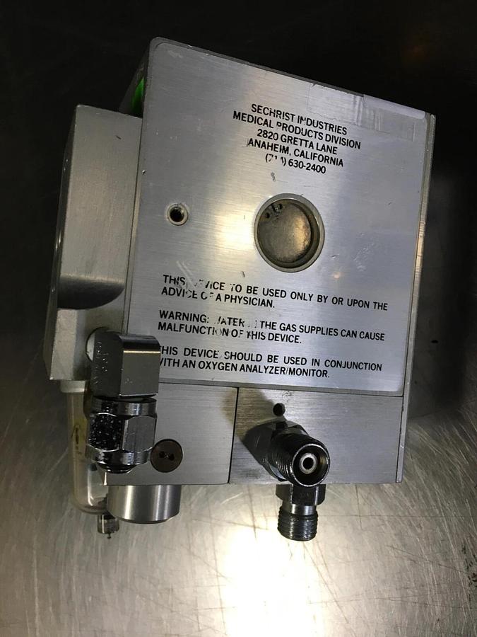 Used Sechrist 3500HL Air-Oxygen Mixer with Pole Mount (B)