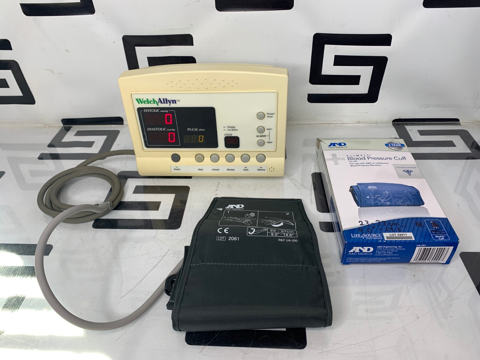 Used NEW BATTERY WELCH ALLYN 52000 SERIES VITAL SIGNS MONITOR NIBP BP TUBE SpO2 5200