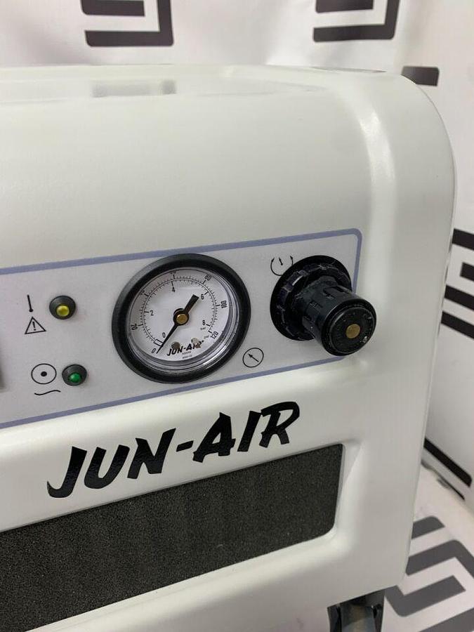 Used GAST JUNAIR 87R637-4P2-N47OX 4L